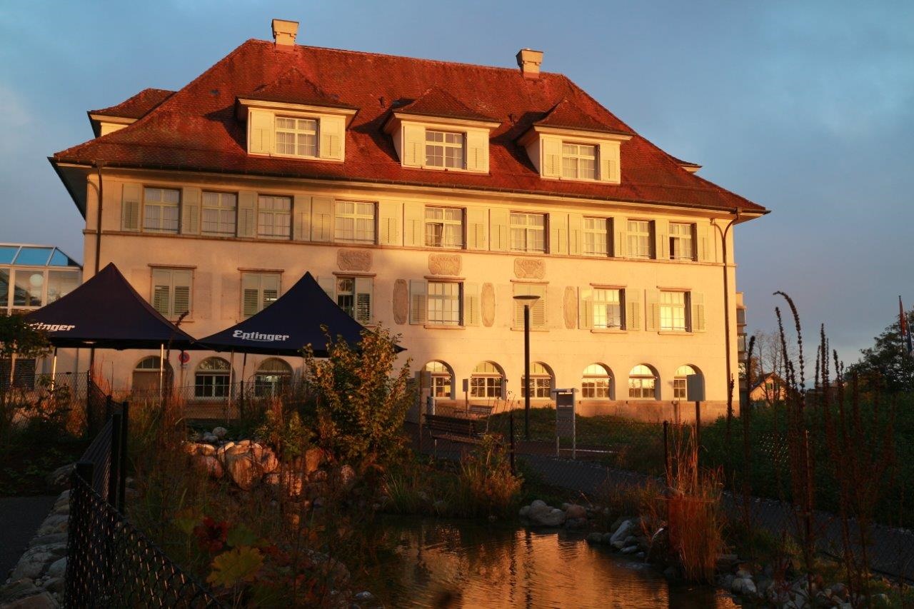 Haus tal im abendlicht